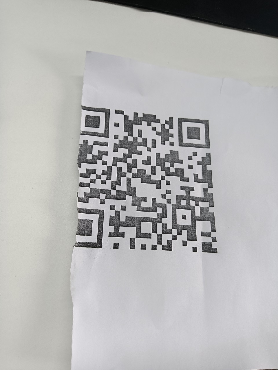 damaged qr code with missing side